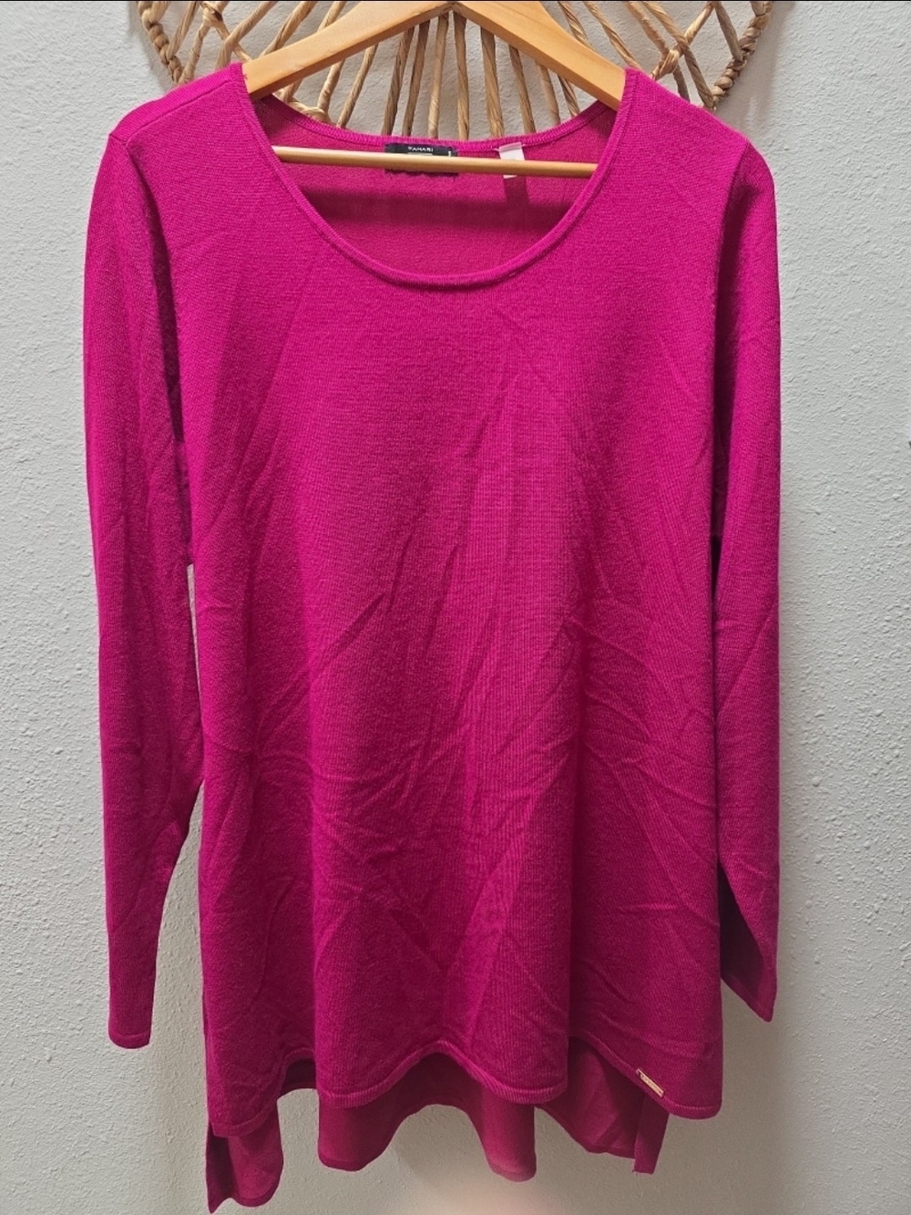 T Tahari Fuchsia Scoop Neck Long-Sleeve Top